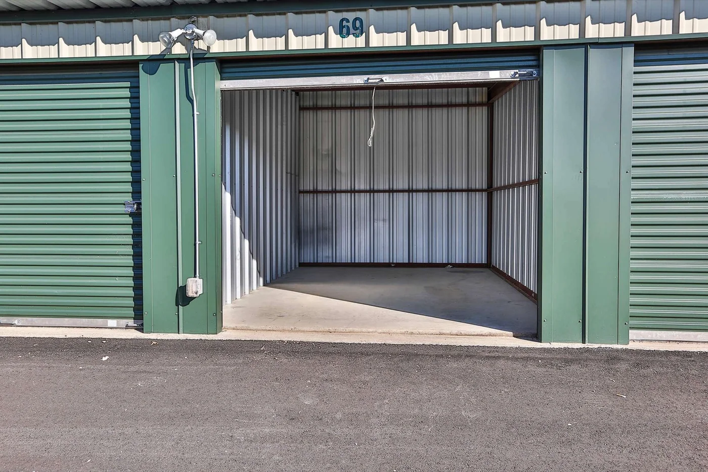 Open drive-up space