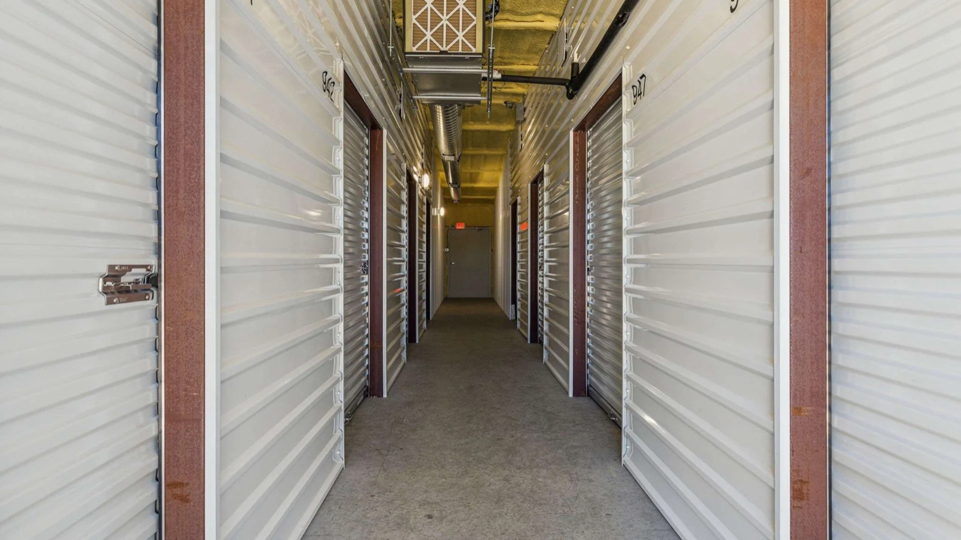 Wide drive aisle between spaces